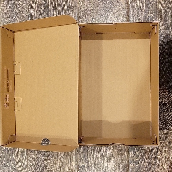 Empty UGG Box - Picture 3 of 4